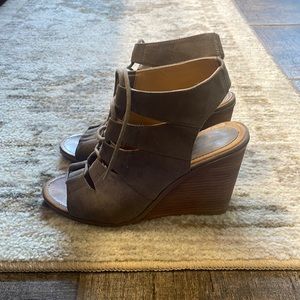 Melrose and market heels